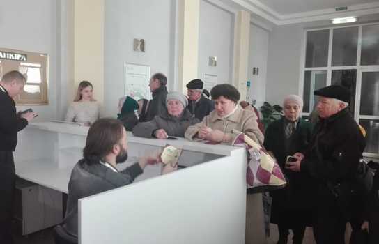 Новости Винницы и области / Коли у Вінниці зникнуть черги за «Муніципальною карткою» для пільговиків / Інформаційний портал На Париже Новини Вінниці / Коли у Вінниці зникнуть черги за «Муніципальною карткою» для пільговиків