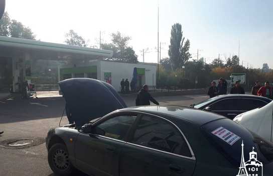 Новини Вінниці / У Вінниці водії, які протестували проти підвищення цін на пальне, заблокували заправки