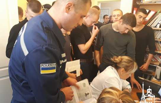 Новини Вінниці / Майбутні вінницькі рятувальники сьогодні стали донорами та поповнили банк крові 