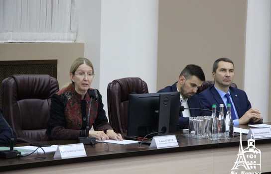 Новини Вінниці / Гройсман у Вінниці: Україна забезпечена вакциною, однак люди не активно вакцинуються