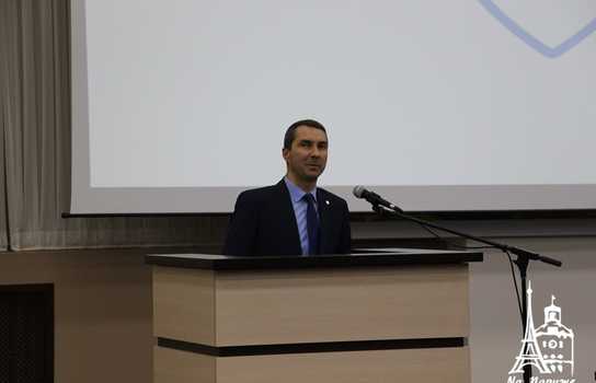 Новини Вінниці / Гройсман у Вінниці: Україна забезпечена вакциною, однак люди не активно вакцинуються