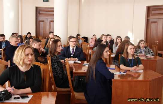 Новини Вінниці / Молодь Вінниччини під час зустрічі із Валерієм Коровієм обговорила виклики сьогодення та перспективи співпраці