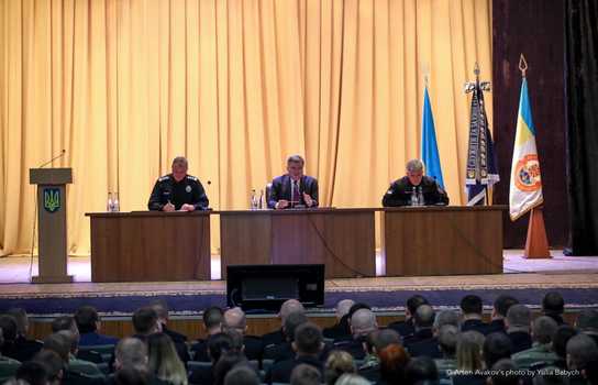 Новини Вінниці / Вінницькі поліцейські отримали від Арсена Авакова новенькі авто