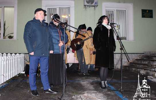 Новини Вінниці / Депутати від БПП Чаленко і Власюк відкрили ялинку для мешканців мікрорайону у Вінниці 