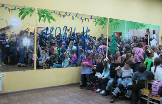 Новини Вінниці / Депутати від БПП Чаленко і Власюк відкрили ялинку для мешканців мікрорайону у Вінниці 