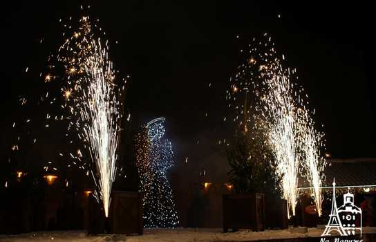 Новини Вінниці / У Вінниці запрацювала резиденція Миколая та Санта-Клауса. Святий приїхав на санях, запряжених парою оленів (ФОТО)