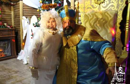 Новини Вінниці / У Вінниці запрацювала резиденція Миколая та Санта-Клауса. Святий приїхав на санях, запряжених парою оленів (ФОТО)