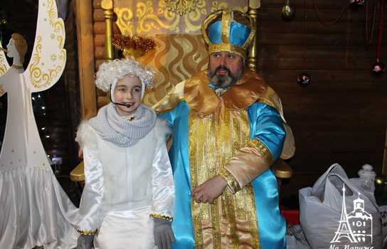 Новини Вінниці / У Вінниці запрацювала резиденція Миколая та Санта-Клауса. Святий приїхав на санях, запряжених парою оленів (ФОТО)