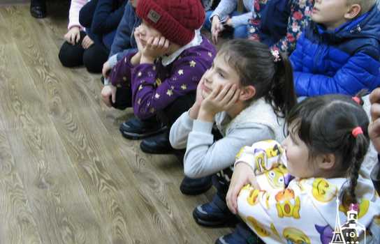 Новини Вінниці / Депутати від БПП Чаленко і Власюк відкрили ялинку для мешканців мікрорайону у Вінниці 