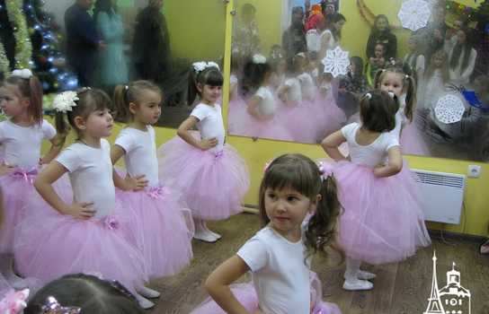 Новини Вінниці / Депутати від БПП Чаленко і Власюк відкрили ялинку для мешканців мікрорайону у Вінниці 