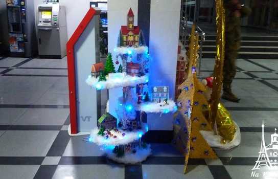 Новини Вінниці / У Вінниці в холі мерії з новорічних робіт школярів та дошколяриків створили «Зимову феєрію» (ФОТО)