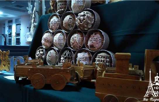 Новини Вінниці / У Вінниці в холі мерії з новорічних робіт школярів та дошколяриків створили «Зимову феєрію» (ФОТО)