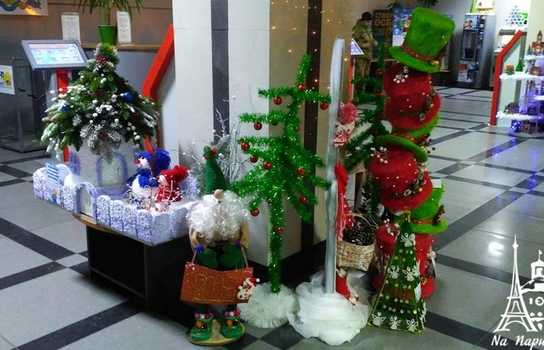 Новини Вінниці / У Вінниці в холі мерії з новорічних робіт школярів та дошколяриків створили «Зимову феєрію» (ФОТО)