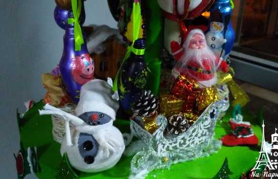 Новини Вінниці / У Вінниці в холі мерії з новорічних робіт школярів та дошколяриків створили «Зимову феєрію» (ФОТО)