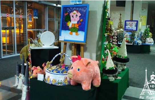 Новини Вінниці / У Вінниці в холі мерії з новорічних робіт школярів та дошколяриків створили «Зимову феєрію» (ФОТО)