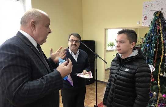 Новини Вінниці / Подарунок на Різдво: трьом сиротам із Немирівського району держава купила власне житло