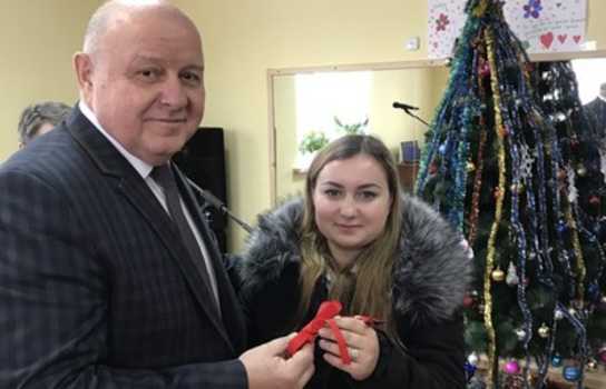 Новини Вінниці / Подарунок на Різдво: трьом сиротам із Немирівського району держава купила власне житло