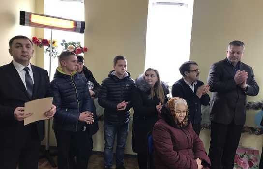 Новини Вінниці / Подарунок на Різдво: трьом сиротам із Немирівського району держава купила власне житло