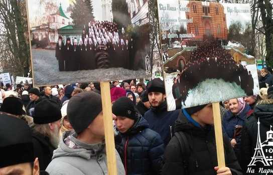 Новини Вінниці / Молитовне стояння під судом: до Вінниці з’їхалися священики та віряни Московського патріархату на акцію проти Симеона