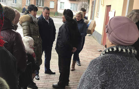 Новини Вінниці / Депутати від БПП Дмитро Чаленко і Алла Власюк забезпечили реагентами амбулаторію у вінницькому мікрорайоні Олієжир