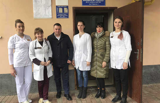 Новини Вінниці / Депутати від БПП Дмитро Чаленко і Алла Власюк забезпечили реагентами амбулаторію у вінницькому мікрорайоні Олієжир