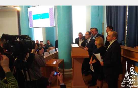 Новини Вінниці / Вінницька облрада відмовилась розглядати питання про імпічмент Президенту (ФОТО)