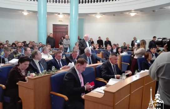 Новини Вінниці / Вінницька облрада відмовилась розглядати питання про імпічмент Президенту (ФОТО)