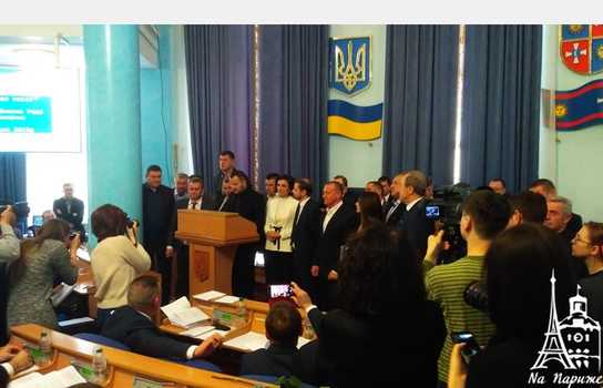 Новини Вінниці / Вінницька облрада відмовилась розглядати питання про імпічмент Президенту (ФОТО)