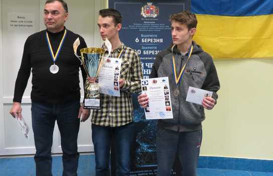 Новини Вінниці / Перший чемпіонат України з шахів серед аматорів зібрав у Вінниці 180 гравців (ФОТО)