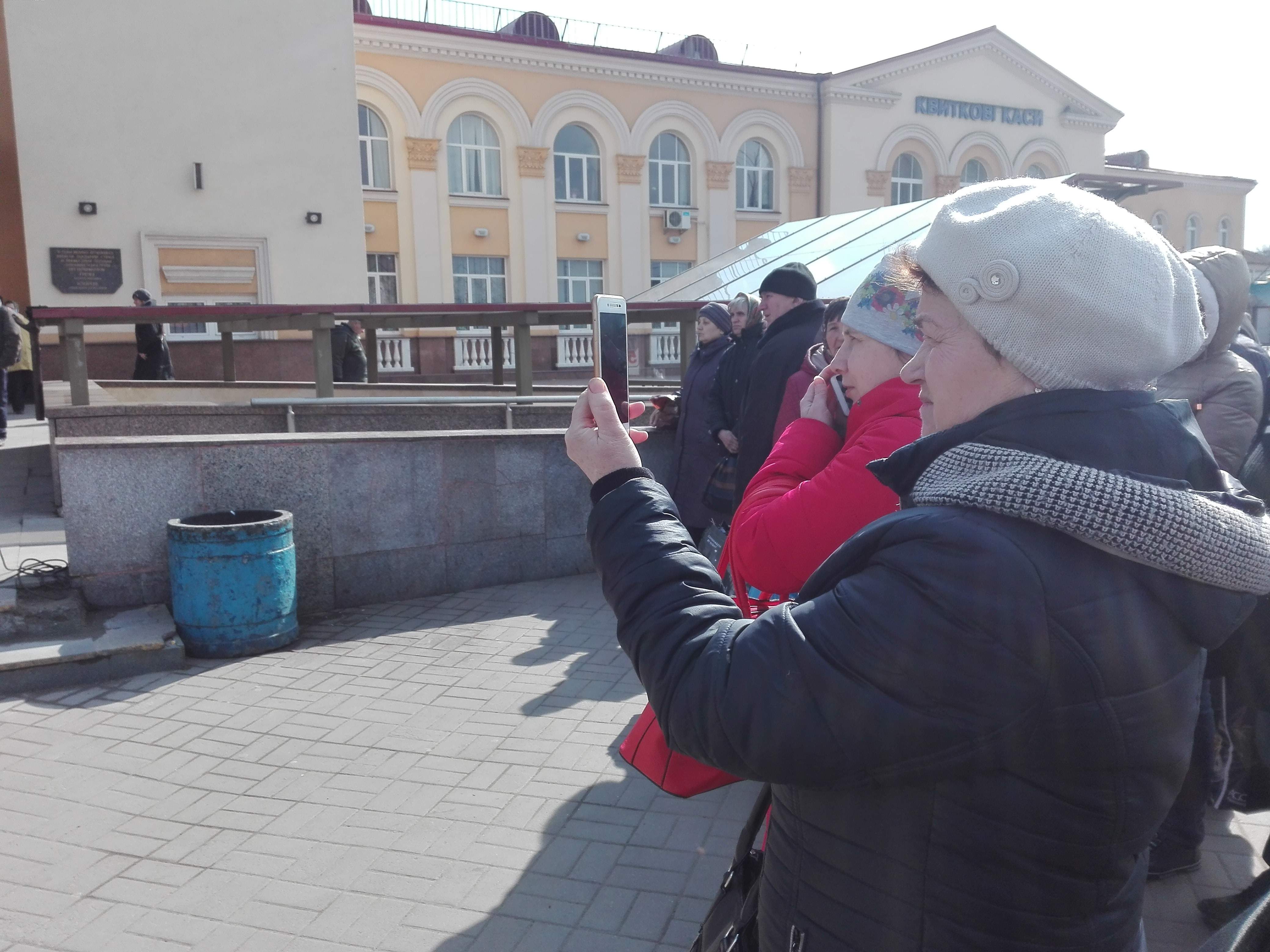 Новини Вінниці / На залізничному вокзалі Вінниці військовий оркестр заграв на честь добровольців (ВІДЕО)