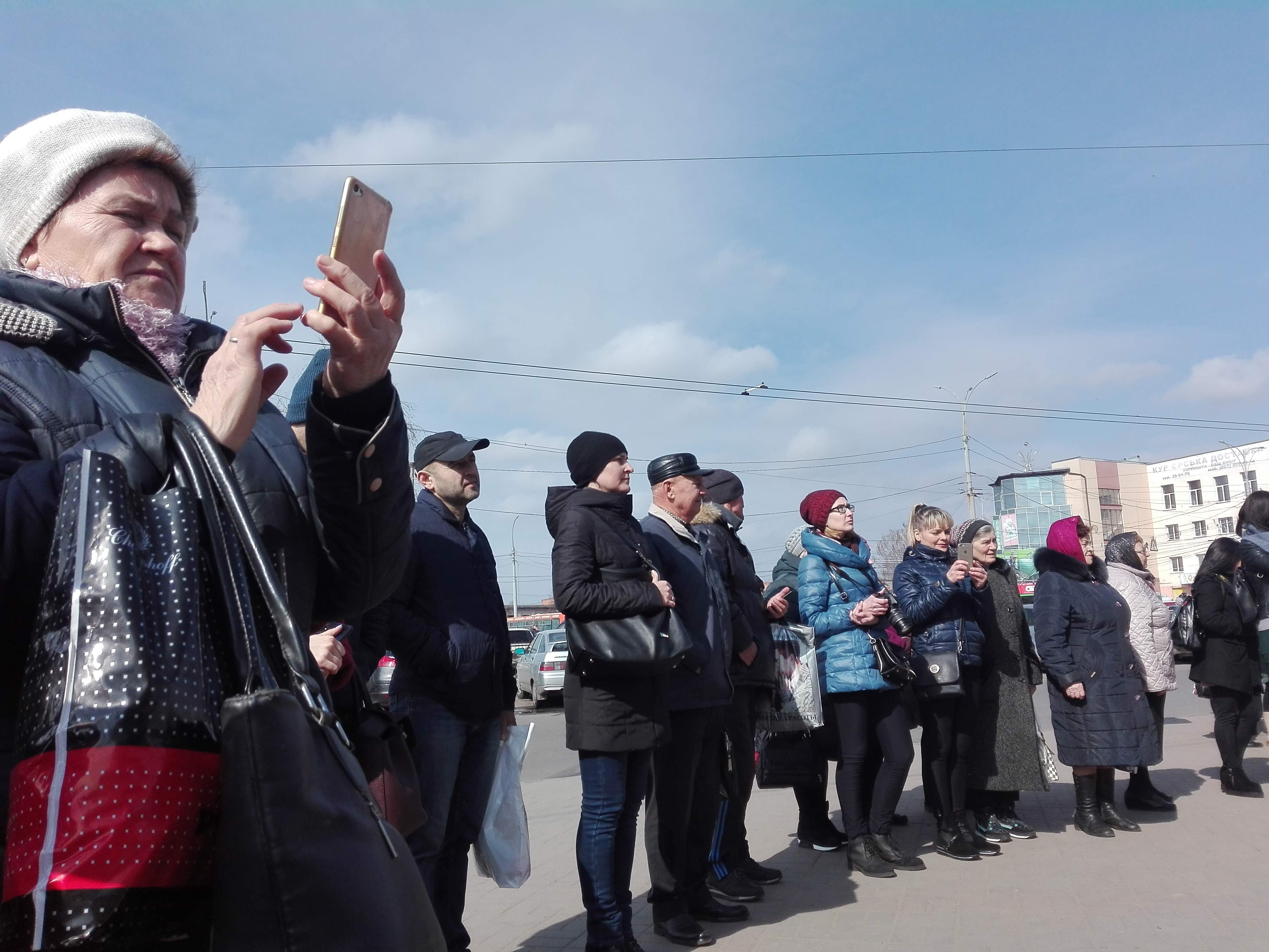 Новини Вінниці / На залізничному вокзалі Вінниці військовий оркестр заграв на честь добровольців (ВІДЕО)