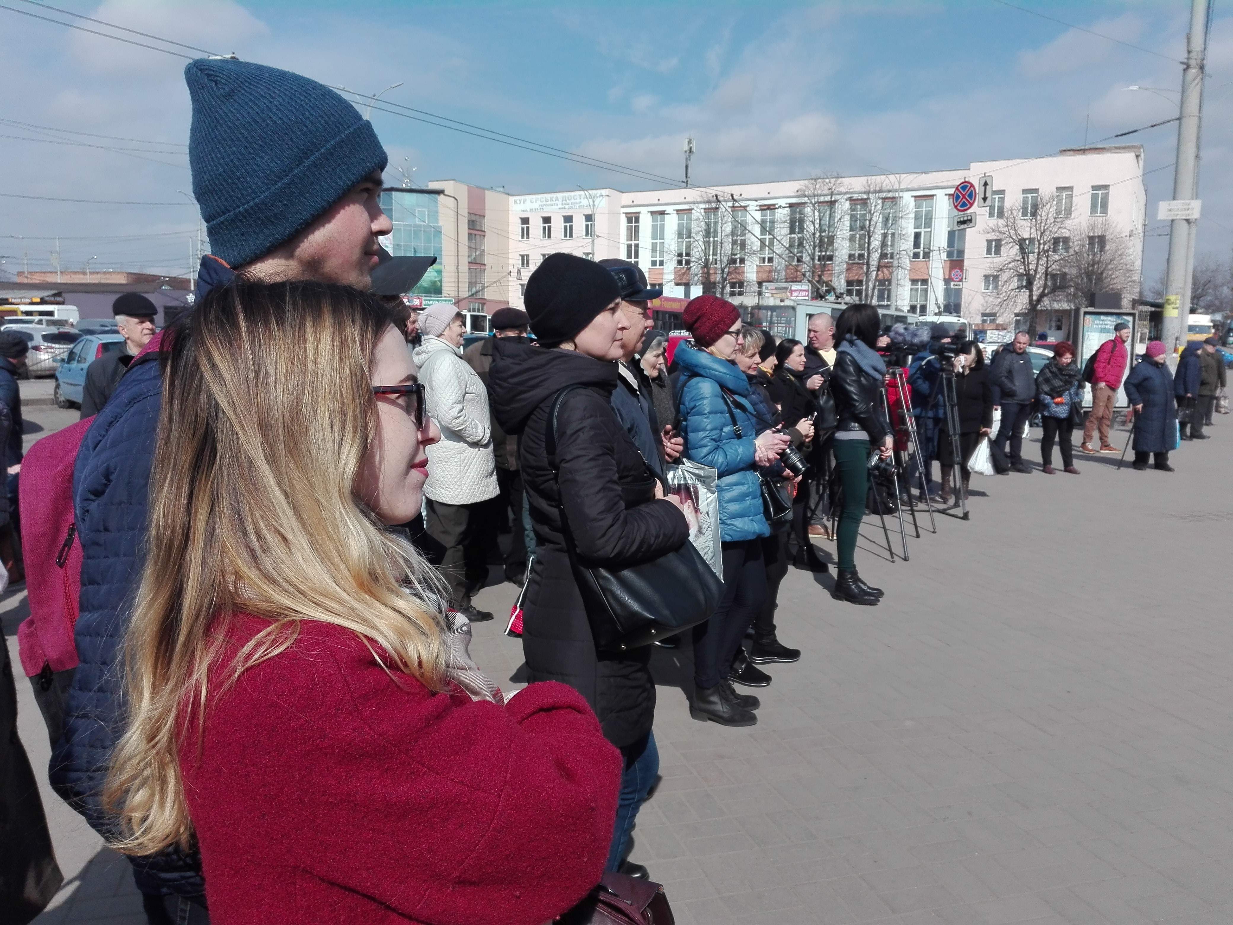 Новини Вінниці / На залізничному вокзалі Вінниці військовий оркестр заграв на честь добровольців (ВІДЕО)
