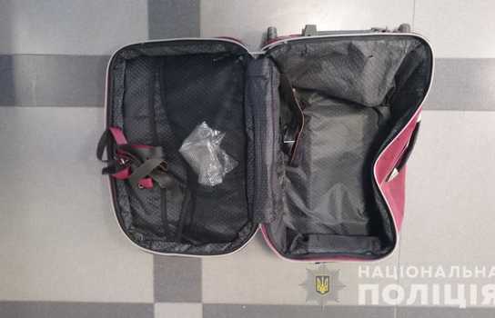 Новини Вінниці / Через порожню валізу з вінницького «Прозорого офісу» довелося евакуйовувати людей