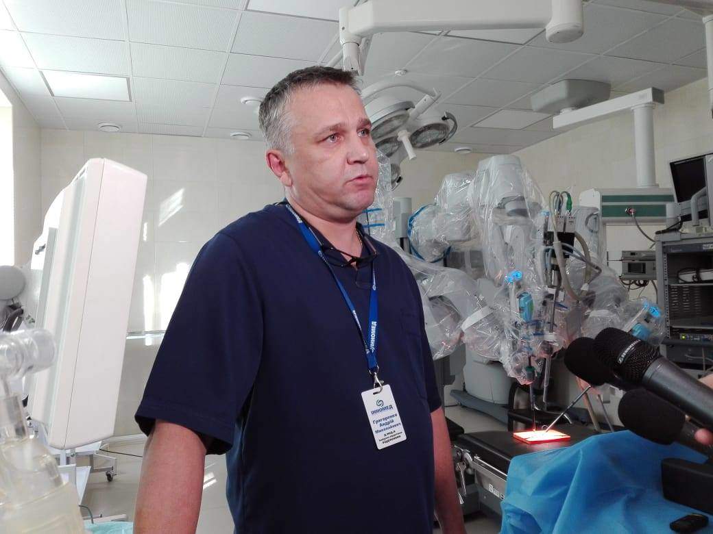 Новини Вінниці / «Робот-хірург», винайдений фахівцями NASA, провів перші операції у Вінниці. Скільки коштуватиме його робота? (ФОТО, ВІДЕО)