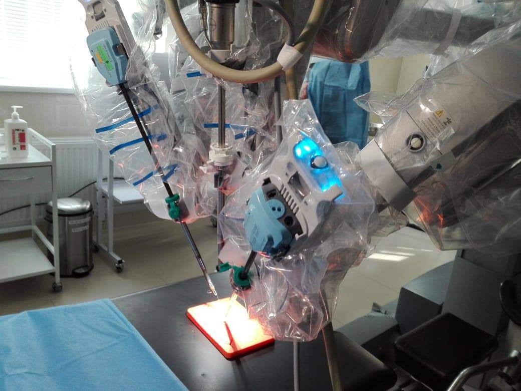 Новини Вінниці / «Робот-хірург», винайдений фахівцями NASA, провів перші операції у Вінниці. Скільки коштуватиме його робота? (ФОТО, ВІДЕО)