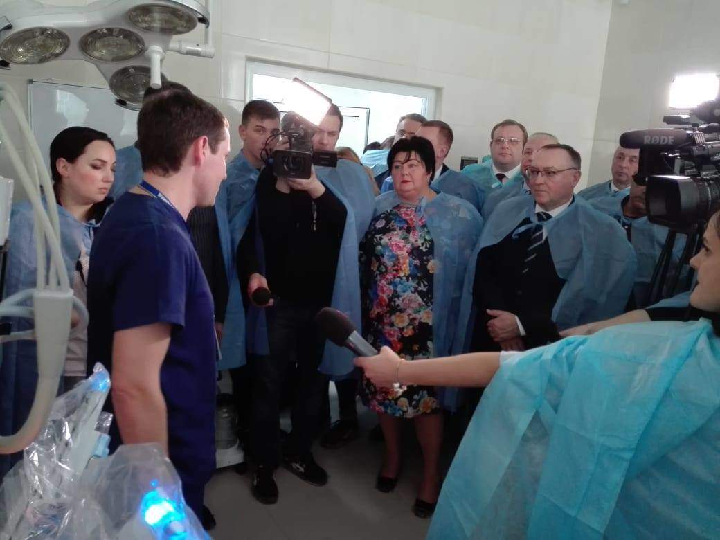 Новини Вінниці / «Робот-хірург», винайдений фахівцями NASA, провів перші операції у Вінниці. Скільки коштуватиме його робота? (ФОТО, ВІДЕО)