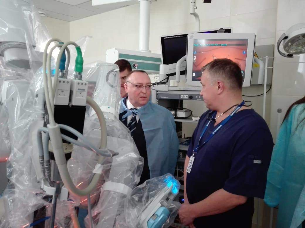 Новини Вінниці / «Робот-хірург», винайдений фахівцями NASA, провів перші операції у Вінниці. Скільки коштуватиме його робота? (ФОТО, ВІДЕО)