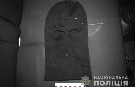 Новини Вінниці / Серед ночі 18-річний парубок з пістолетом «Scorpion» та балаклавою гасав Вінницею на велосипеді (ФОТО)