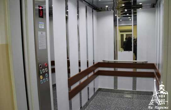 Новини Вінниці / Чекали більше півстоліття: у Вінницькій ЦРЛ встановили ліфт, який перевозитиме лежачих пацієнтів (ФОТО)