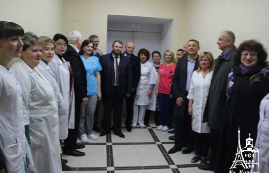 Новини Вінниці / Чекали більше півстоліття: у Вінницькій ЦРЛ встановили ліфт, який перевозитиме лежачих пацієнтів (ФОТО)