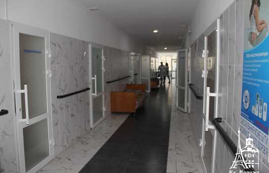 Новини Вінниці / Чекали більше півстоліття: у Вінницькій ЦРЛ встановили ліфт, який перевозитиме лежачих пацієнтів (ФОТО)