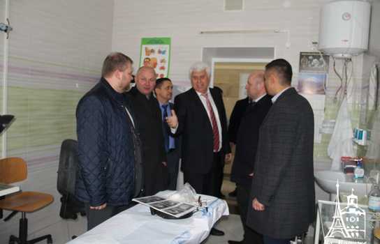 Новини Вінниці / Чекали більше півстоліття: у Вінницькій ЦРЛ встановили ліфт, який перевозитиме лежачих пацієнтів (ФОТО)