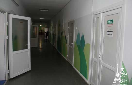 Новини Вінниці / Чекали більше півстоліття: у Вінницькій ЦРЛ встановили ліфт, який перевозитиме лежачих пацієнтів (ФОТО)