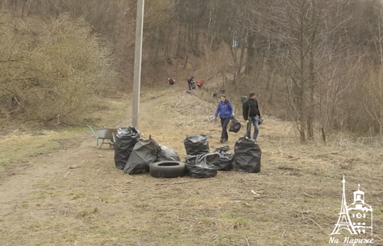 Новини Вінниці / У «день тиші» вінничани вийшли прибирати улюблену зону відпочинку на Сабарові (ФОТО)