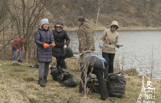 Новини Вінниці / У «день тиші» вінничани вийшли прибирати улюблену зону відпочинку на Сабарові (ФОТО)