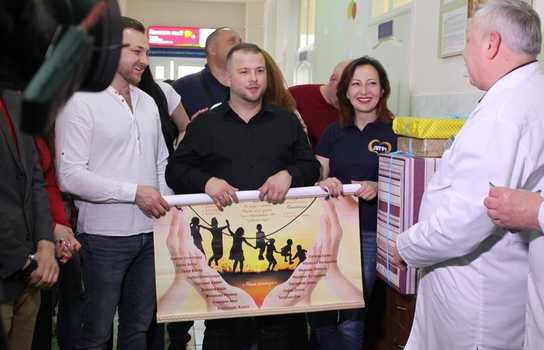 Новини Вінниці / Перинатальний центр вінницької «Пироговки» отримав від волонтерів портативний УЗД-апарат за 130 тисяч грн