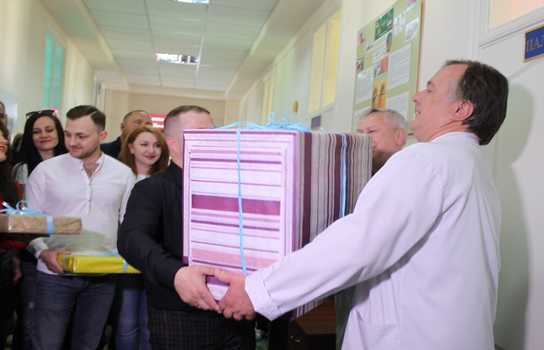 Новини Вінниці / Перинатальний центр вінницької «Пироговки» отримав від волонтерів портативний УЗД-апарат за 130 тисяч грн