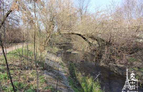 Новини Вінниці / «Добре, що хоч сексом тут займаються безпечним»: купи сміття, шприців та презервативів зібрали у Вінниці над маленькою річкою (ФОТО, ВІДЕО)