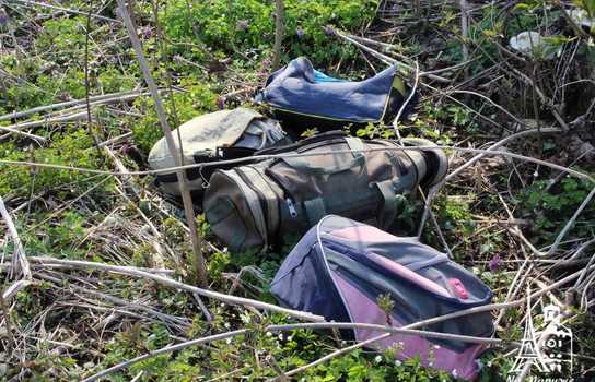 Новини Вінниці / «Добре, що хоч сексом тут займаються безпечним»: купи сміття, шприців та презервативів зібрали у Вінниці над маленькою річкою (ФОТО, ВІДЕО)