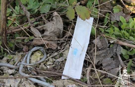 Новини Вінниці / «Добре, що хоч сексом тут займаються безпечним»: купи сміття, шприців та презервативів зібрали у Вінниці над маленькою річкою (ФОТО, ВІДЕО)